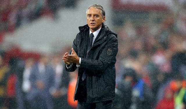 Mancini'den milli maç sonrası kameralara "Cimbombom" tezahüratı