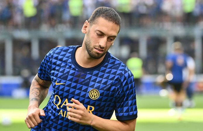 Hakan Çalhanoğlu için net konuştu! "Galatasaray'a transfer ihtimali..."