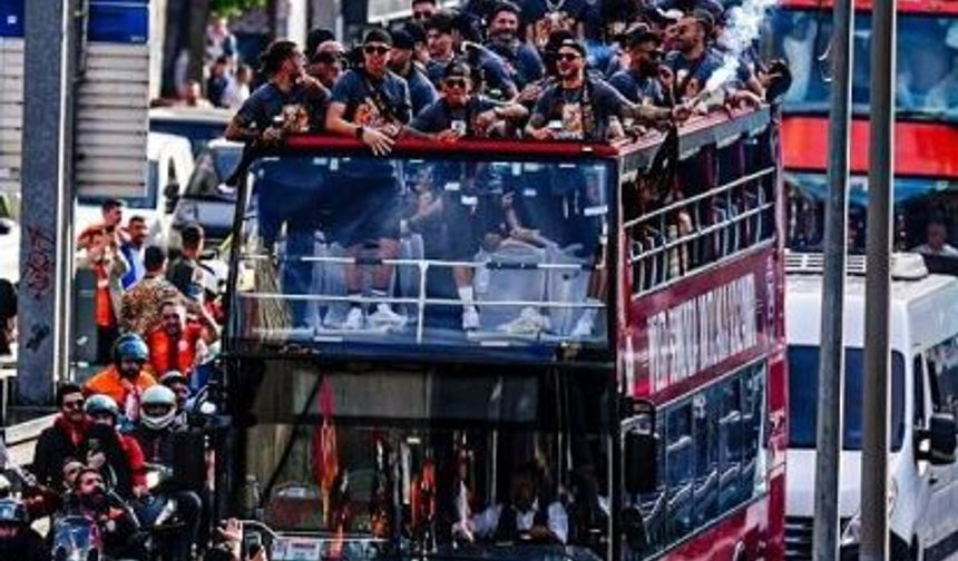 Galatasaray'dan şampiyonluk turu