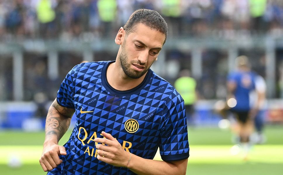 Hakan Çalhanoğlu için net konuştu! "Galatasaray'a transfer ihtimali..."