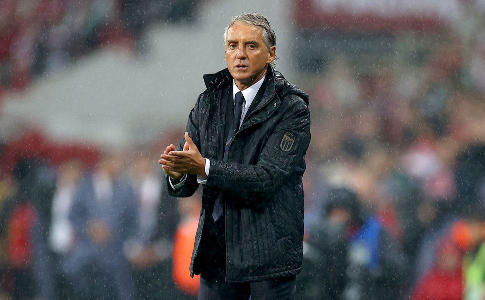 Mancini'den milli maç sonrası kameralara "Cimbombom" tezahüratı