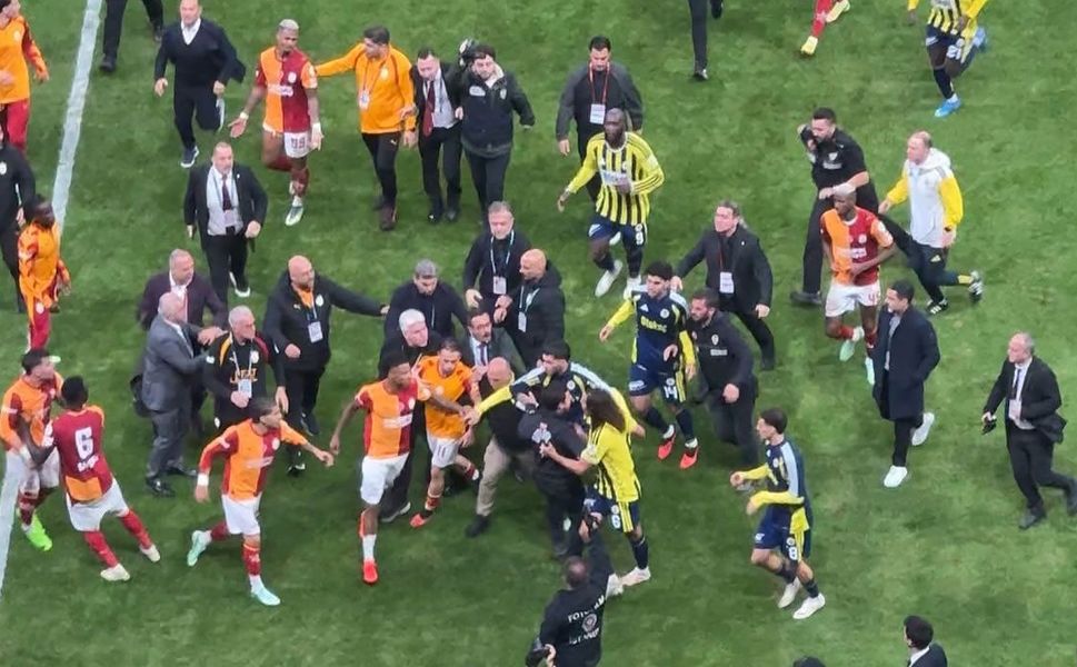 Galatasaray - Fenerbahçe derbisi sonrası Kerem Aktürkoğlu olay çıkardı!