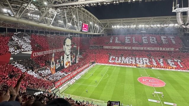 Rams Park'ta Cumhuriyetimiz'in 100. Yıl koreografisi