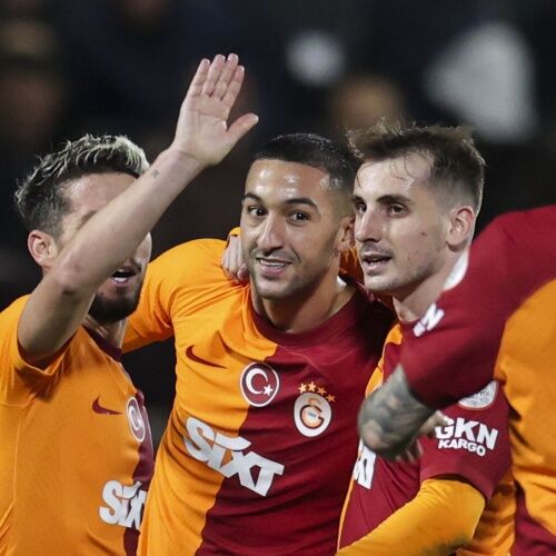 Hakim Ziyech, harika golü sonrası tebrik edildi