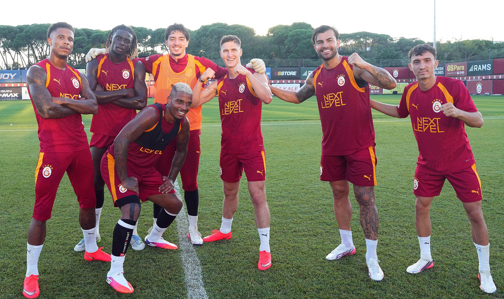 Galatasaraylı yıldızın menajerinden flaş teklif! "İsterseniz götürebilirim"