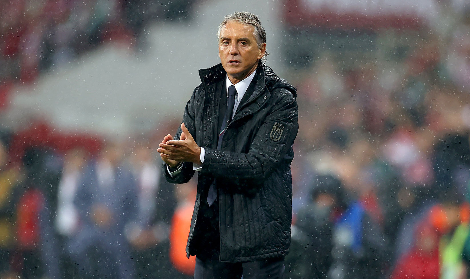 Mancini'den milli maç sonrası kameralara "Cimbombom" tezahüratı